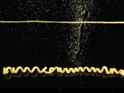 2 side by side images: 1 flat noodle before boil + the same noodle in a spiral shape after boiling