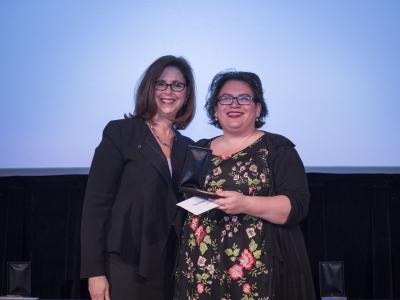 Jessica Hammer receives the 2018 Teaching Innovation Award from the CMU provost