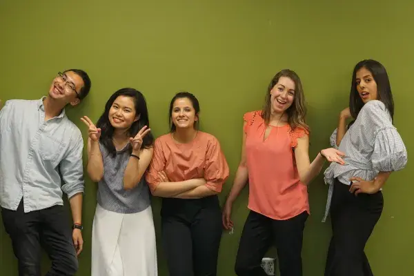 5 students of the 2019 AEO team in front of the infamous MHCI green wall 